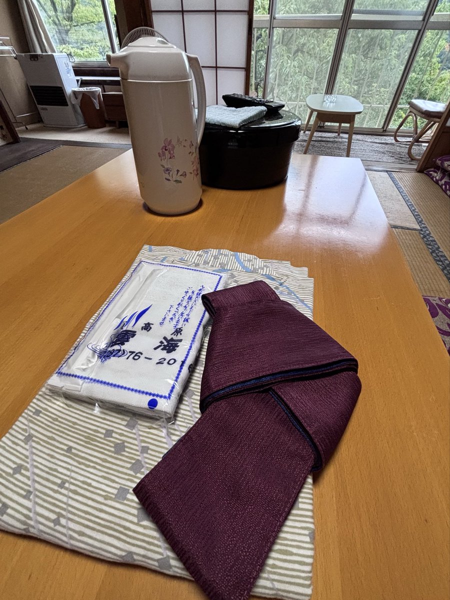 tamakanokohoro's tweet photo. 宿によって浴衣が
用意されているところと
ないところがありますよね

私はほとんどの宿で
持参したワンピースの部屋着

特に「那須湯本の雲海閣」は
あの階段を浴衣での登り降りは無理💦

浴衣のほうが
温泉宿らしくていいんですけどね

みなさん宿では何を着て過ごしますか？

気になります🤭♨️ https://t.co/f3xcesoFHZ