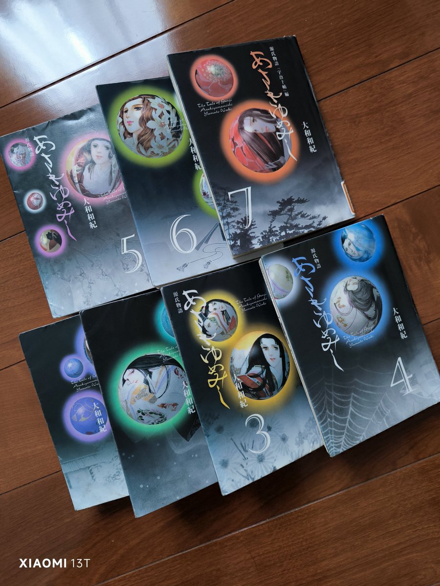 saoringa67's tweet photo. 図書館で『あさきゆめみし』が珍しく全巻揃ってたので借りて読んだ。
女人がみな似た髪型と顔なので
相関図のページを指で挟んだまま読まないとこの女人誰だっけ？と毎回なる😅
せめて人物横に名前を書いて欲しい。光源氏はお盛んであちこちでファイト一発するが情に厚く品格があるので嫌いじゃない。 https://t.co/aNP3YJzE86