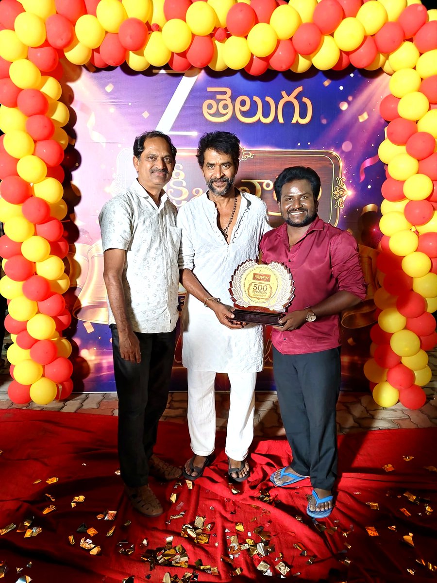 TheRavinuthalaa's tweet photo. > `500 Episodes Milestone! 🙏 Zee Telugu - Lakshmi Nivasam - Chala Happy Moment! Thanks to all my team &amp; audience ❤️ #ZeeTelugu #500Episodes`
#Iam Ravikanth Ravinuthala #telugucinema #actor #fbpost #viralpost https://t.co/F8WKpWnGs5