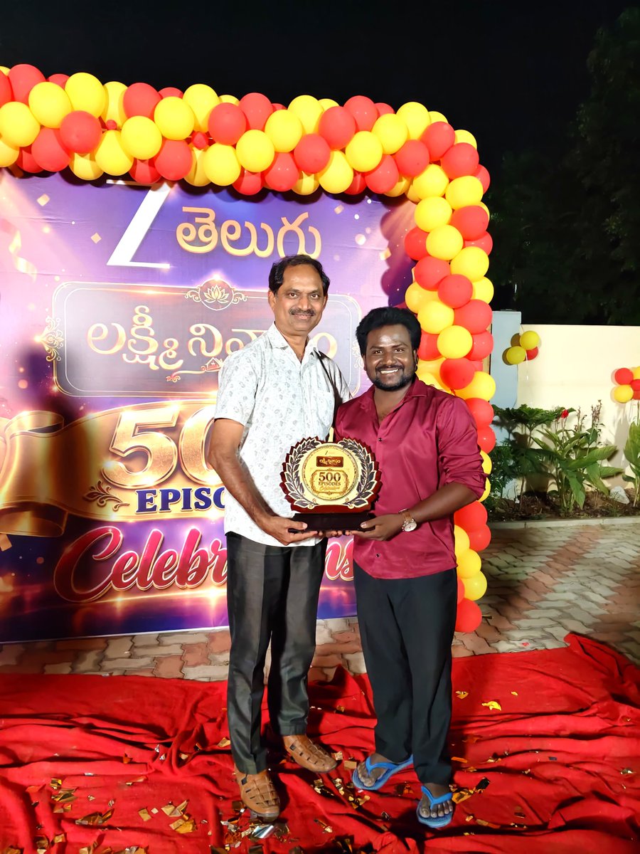TheRavinuthalaa's tweet photo. > `500 Episodes Milestone! 🙏 Zee Telugu - Lakshmi Nivasam - Chala Happy Moment! Thanks to all my team &amp; audience ❤️ #ZeeTelugu #500Episodes`
#Iam Ravikanth Ravinuthala #telugucinema #actor #fbpost #viralpost https://t.co/OAp4KoGHEf