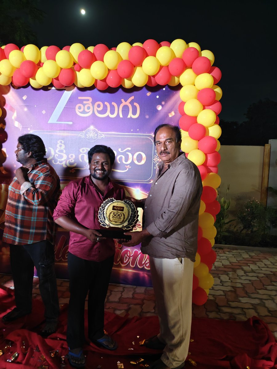 TheRavinuthalaa's tweet photo. > `500 Episodes Milestone! 🙏 Zee Telugu - Lakshmi Nivasam - Chala Happy Moment! Thanks to all my team &amp; audience ❤️ #ZeeTelugu #500Episodes`
#Iam Ravikanth Ravinuthala #telugucinema #actor #fbpost #viralpost https://t.co/xnkhFfJ970