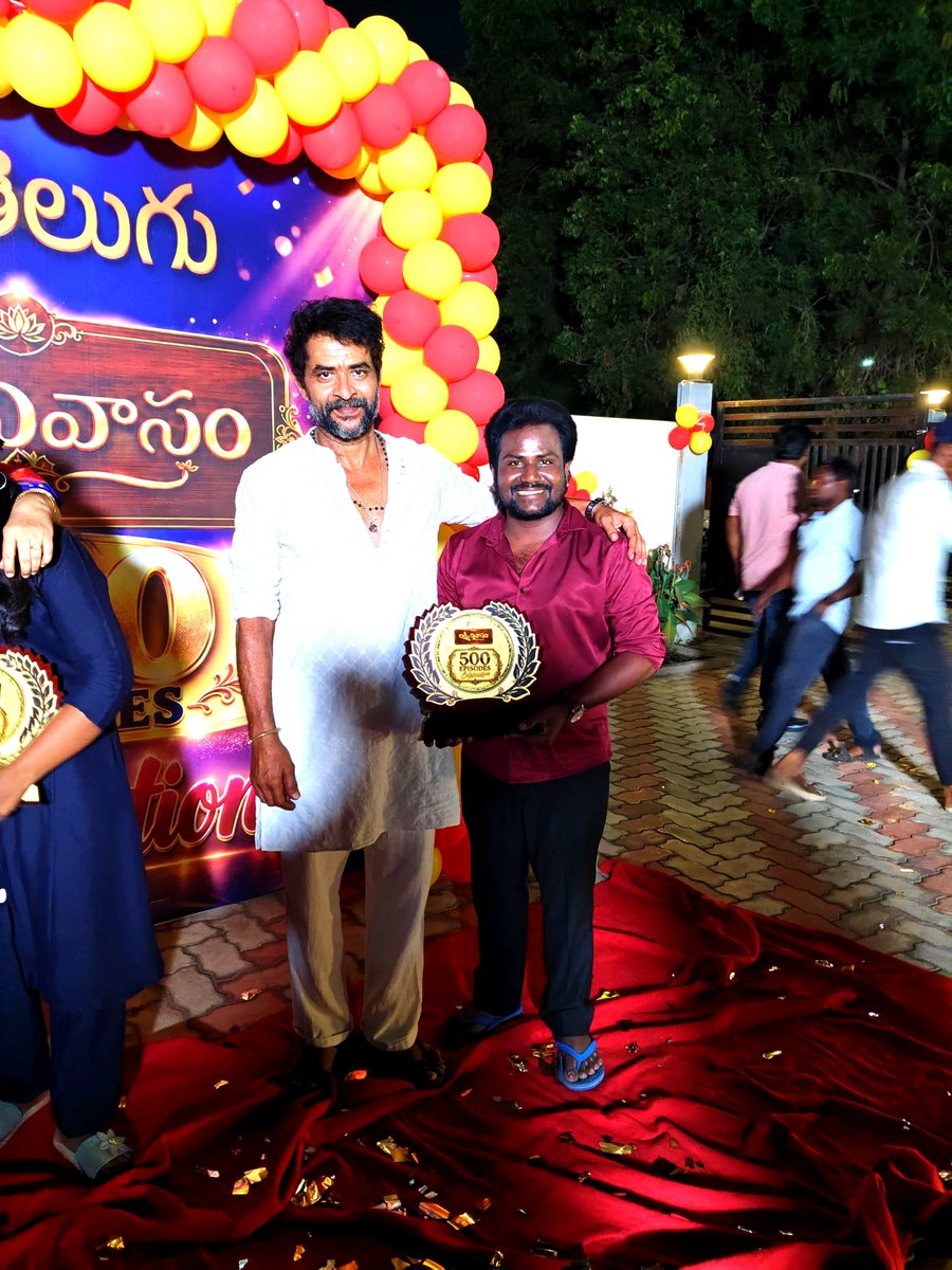 TheRavinuthalaa's tweet photo. > `500 Episodes Milestone! 🙏 Zee Telugu - Lakshmi Nivasam - Chala Happy Moment! Thanks to all my team &amp; audience ❤️ #ZeeTelugu #500Episodes`
#Iam Ravikanth Ravinuthala #telugucinema #actor #fbpost #viralpost https://t.co/Cq8Y2zqJu7