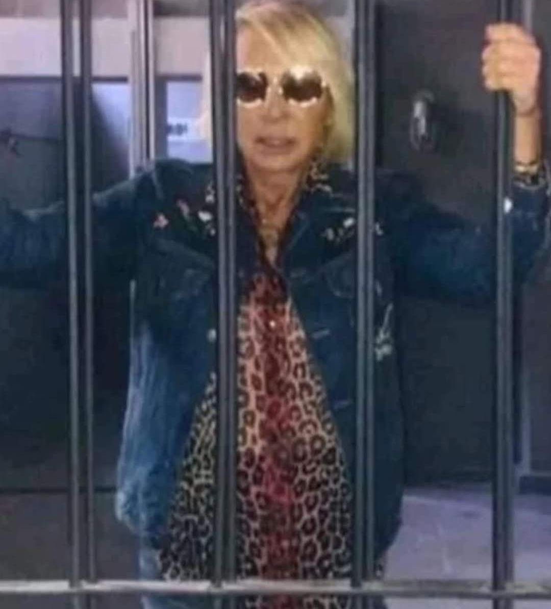 jkm_moon's tweet photo. DEJEN DE METERSE EN MI RELACIÓN QUE AHORITA NO ME PUEDO DEFENDER LA PUTA Q ME PARIÓ https://t.co/xzxUylnAPS