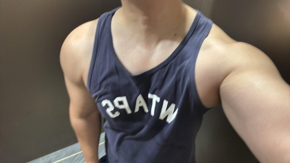 bingxiang721's tweet photo. 肩强一下
#肌肉 #健身 #猛男 #男妈妈 https://t.co/ytfSgCoK4d