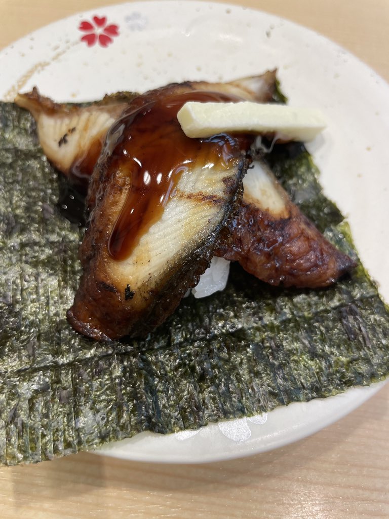 kahiiro99's tweet photo. 権利落ちかなり激しい⚡️
昨日の晩ごはん、にぎりの徳兵衛でオスシ🍣🍣
生サーモン3カン盛り、うなぎバターなどおいしかったです❗️
コロワイド、昨日謎の上げからの激下げ❌
支払いは株主優待カード💳 https://t.co/S6BeLoSvMA