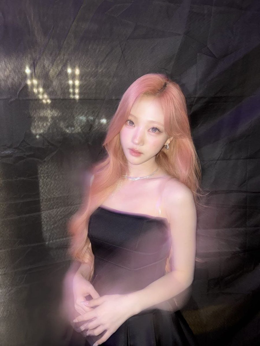 stellakcim's tweet photo. (🖤..) heart filled with @euphoria and I can say hachu is th reason behind it 𐔌՞ ܸ.ˬ.ܸ՞𐦯 #lens be saying everything about how I felt on that awards night (&amp;&amp;.) make this a point of view when the princess ft. pink hair has arrived on the main scene % 🎀✳️ https://t.co/YiU6KBPNWh