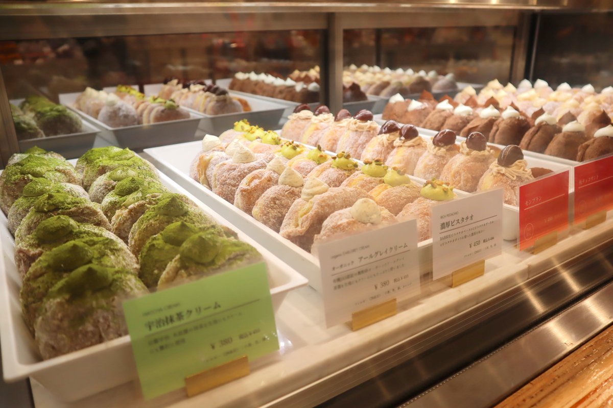 umedakeizai's tweet photo. 大阪駅に「スタンダード ドーナツ」　店舗限定オールドファッションも
https://t.co/9r4VLXe6nP https://t.co/PXuhiECAgZ