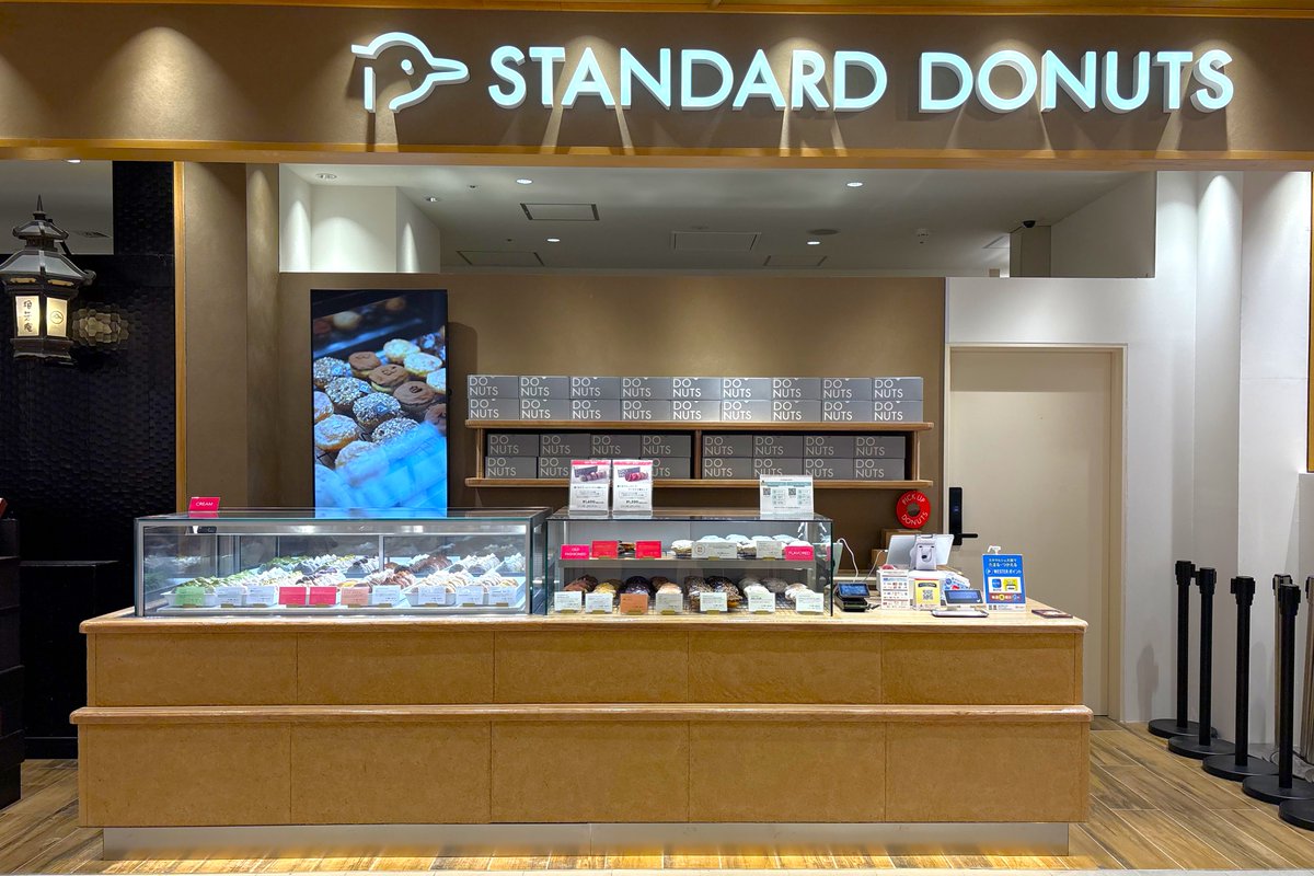 umedakeizai's tweet photo. 大阪駅に「スタンダード ドーナツ」　店舗限定オールドファッションも
https://t.co/9r4VLXe6nP https://t.co/PXuhiECAgZ