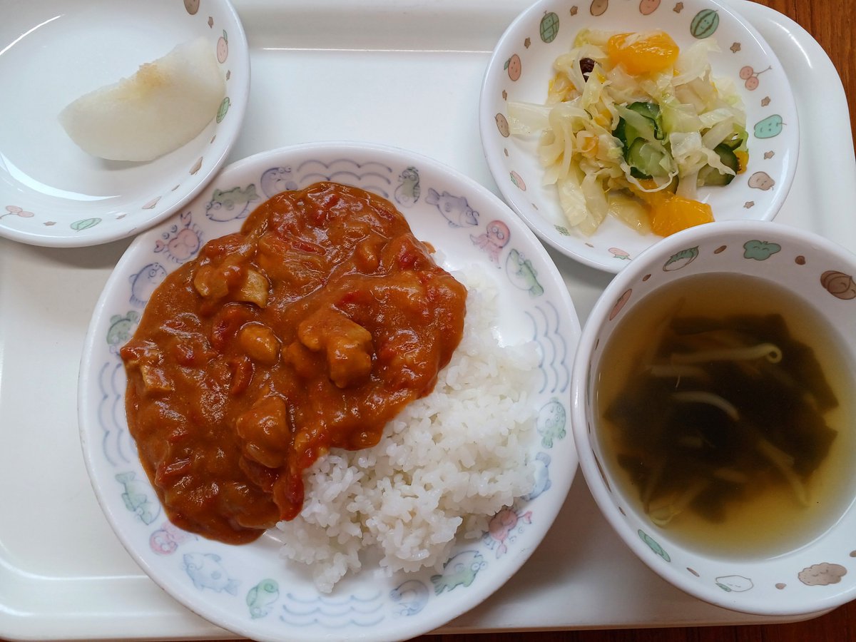 ShunkoHoikuen's tweet photo. #今日の給食
バターチキンカレー、みかんサラダ、もやしとわかめのスープ、梨(乳児はバナナ) https://t.co/clojrcTZSM