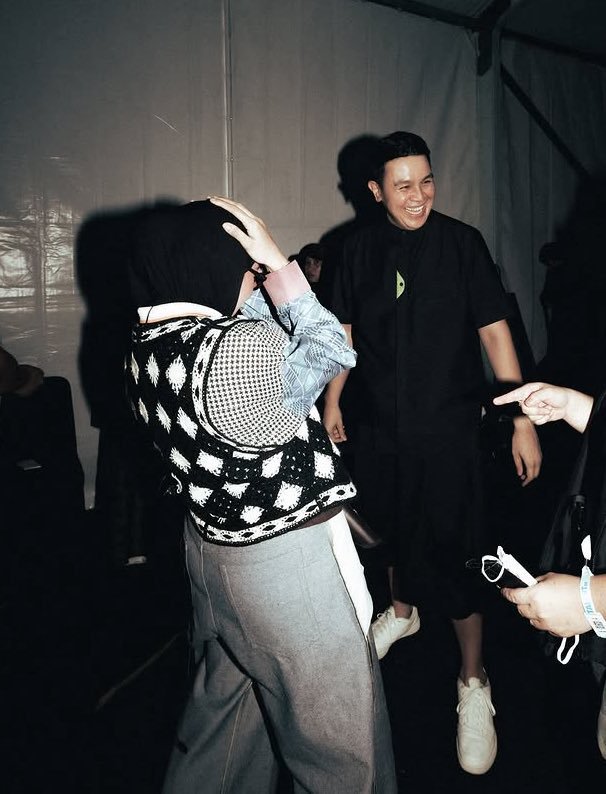 bibitititelitit's tweet photo. I was thinking,
Gimana kalau nantinya Rony join Juni Records, terus Salma join Tulus Co.

Sepertinya blantika musik Indonesia akan sangat berwarna~ https://t.co/9vuDnPqAhu