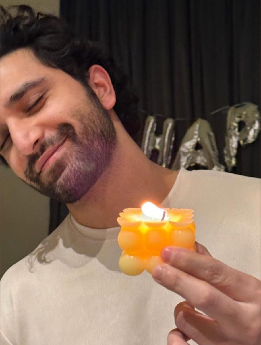 she_dreams12's tweet photo. Happy birthday @ahadrazamir I first saw u in ehdewafa n I instantly fell in love with ur art.There’s been no going back ever since.Thanku for giving me characters and shows that became my comfort, something to cherish and return to whenever I needed an escape.
#happybirthdayahad https://t.co/nXDNmoNTNp