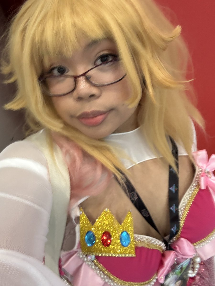 alayneann's tweet photo. month old peach cos pics 👑 https://t.co/sJr2IpbVzC