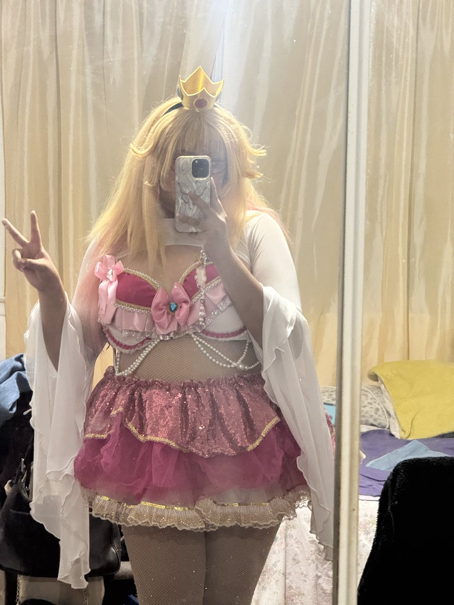 alayneann's tweet photo. month old peach cos pics 👑 https://t.co/sJr2IpbVzC