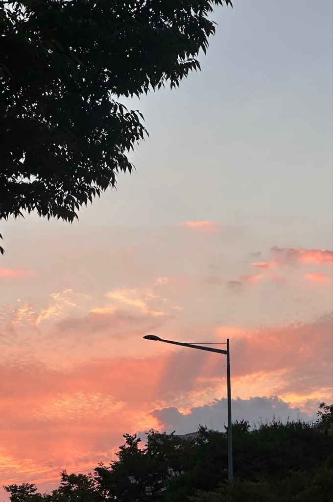 amourdeJoon's tweet photo. #skyfornamjoon https://t.co/R28wauJkSC