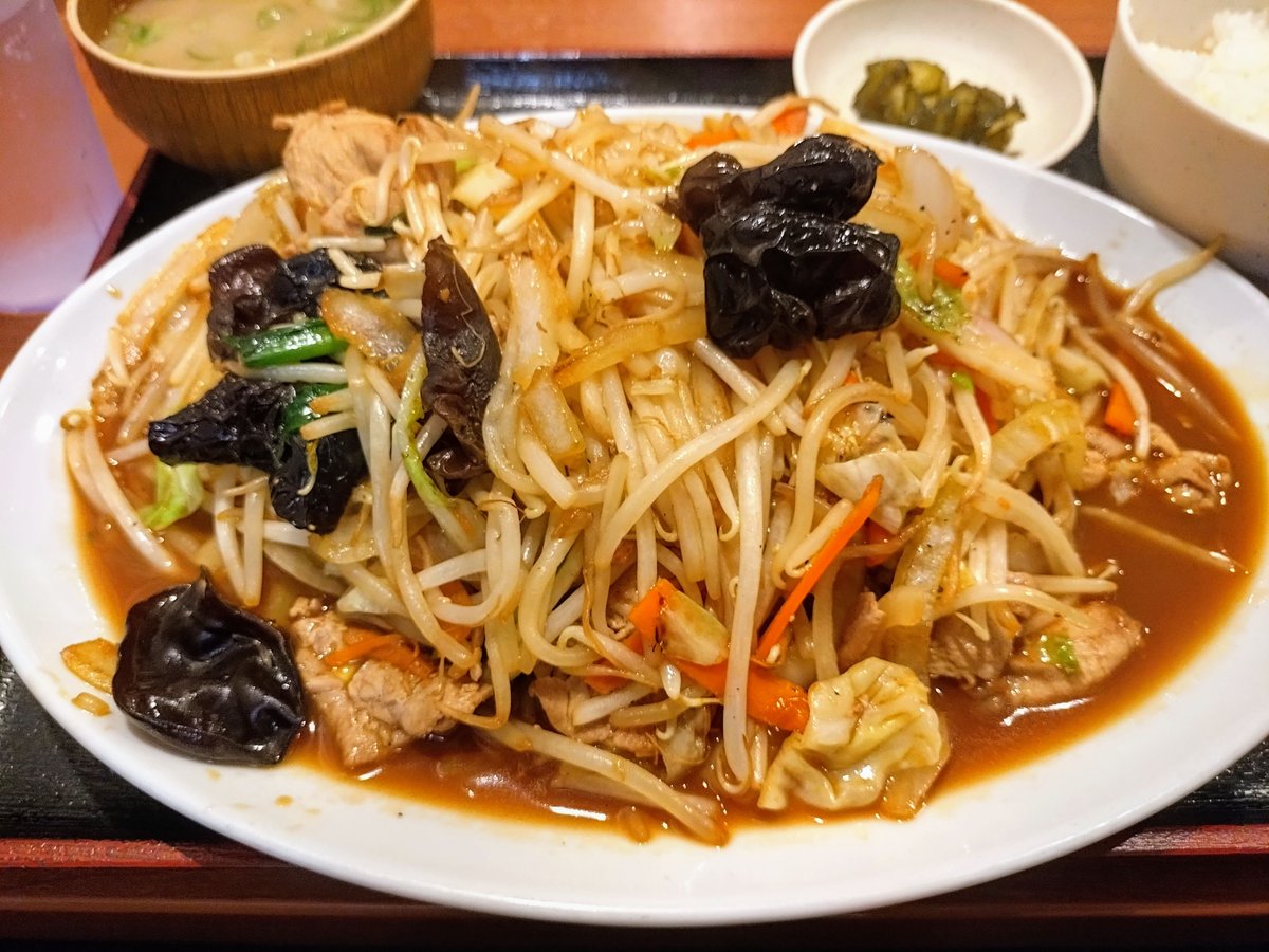 caab039856fc46a's tweet photo. ランチ　鬼盛り野菜炒め
お盆ですよ！皿が！ https://t.co/FGKGedkVOg