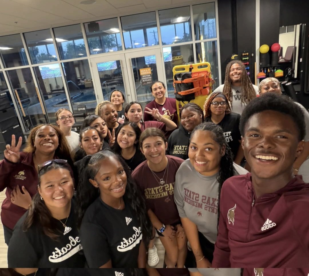 MsLDMac's tweet photo. I love how the TXST Undergraduate Athletic Training Program gives students hands-on experiences that help prepare them for success! So glad my daughter is a part of it and getting opportunities to learn, practice, and grow.  💪🏾❤️
#LearningByDoing https://t.co/AwWvGt1Zrl