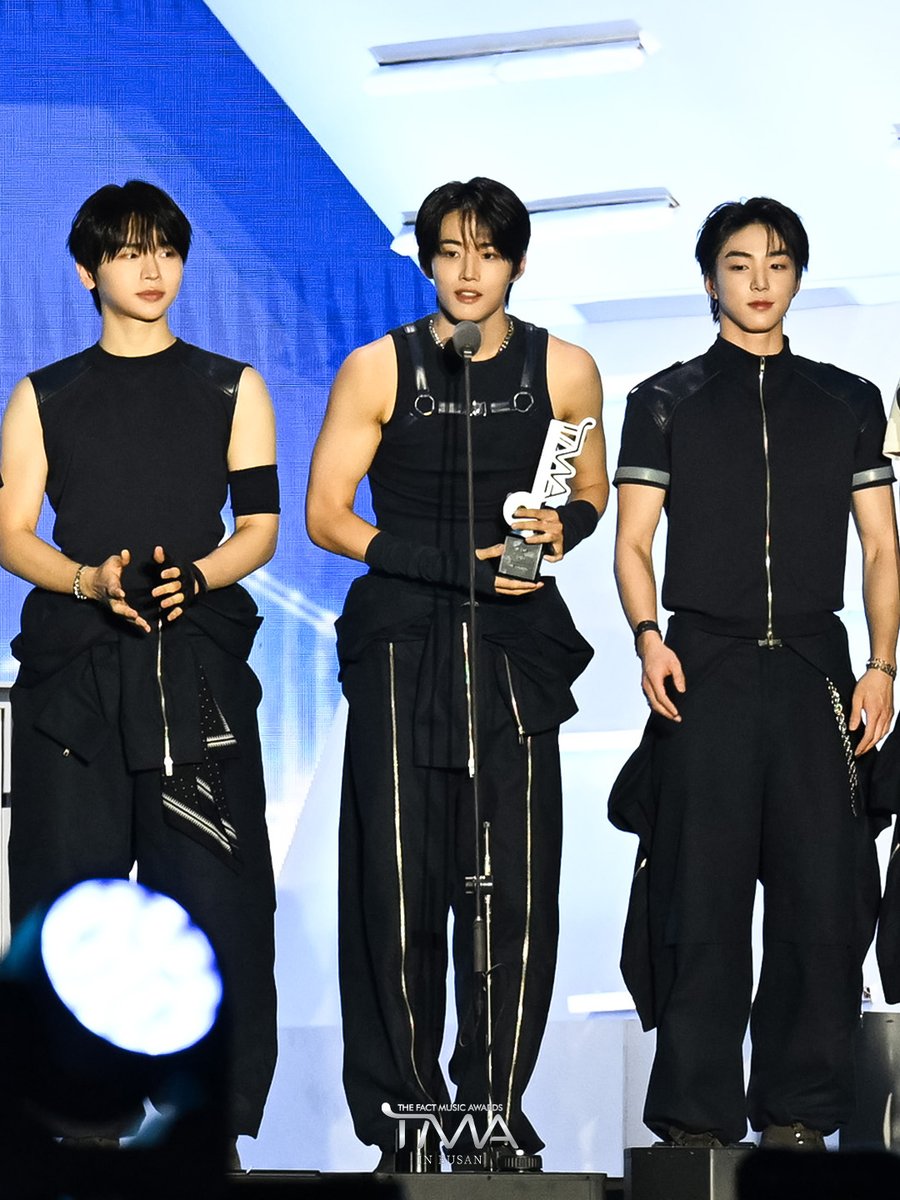 thefact_TMA's tweet photo. 📸 2026 TMA | #아이딧 #IDID

2026 THE FACT MUSIC AWARDS를 빛낸
아이딧의 현장을 사진으로 다시 만나보세요.

여러분의 최애 컷은 몇 번인가요? 👀

#2026TMA #TMA #THEFACTMUSICAWARDS #더팩트뮤직어워즈 https://t.co/gjiYZ81BgY
