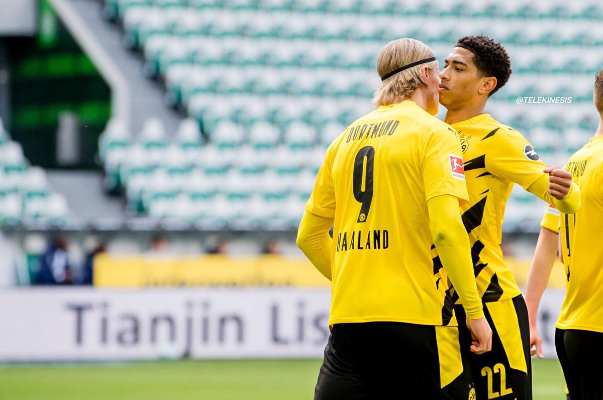 TELEKINESIS_95's tweet photo. Just their usual chest bump celebration caught at the perfect moment n somehow framed this well (still got a buttload of pics that barely ever get posted in my gallery tho 
#Haalingham https://t.co/tOIRkokvSw