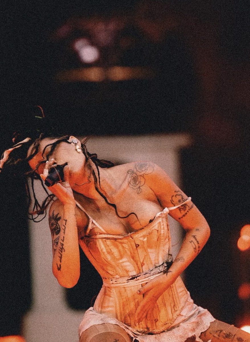 cynthiaruth95's tweet photo. we are all so lucky to witness a tiny girl turn into a powerful witch over and over again 

happy birthday halsey, we love you and every form you take 

thank you for the magic ✨ https://t.co/nWBxKHWCaE