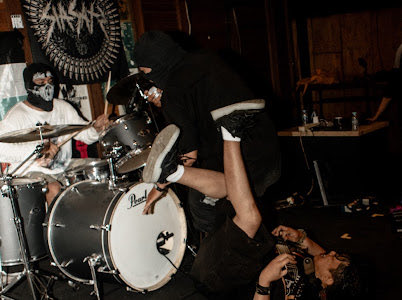 _GRINDLINE_'s tweet photo. Grinding atack at tipsy panda Bandung 27/9/26

#grindline
#grindcore
#indonesiagrindcore
#psychogrind https://t.co/a212guLtgZ