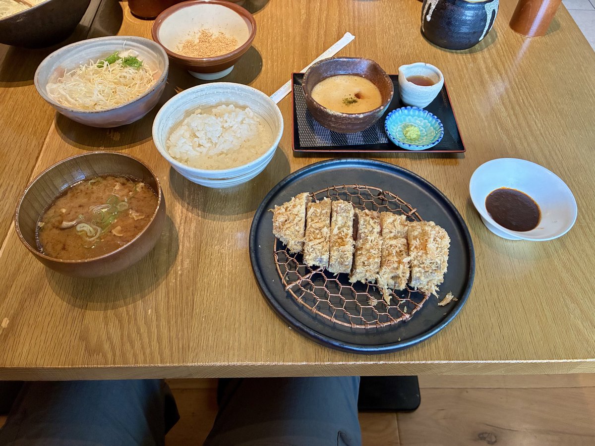 SHINGEKI_P_46's tweet photo. これから ランチ します 安定 の 

『 かつくら 』 に 来てます 本日 は 

牛フィレ を チョイス 

#京都_銀閣寺

#かつくら

#牛フィレかつ

#お昼ごはん

#ランチタイム https://t.co/JekfFD0m4t