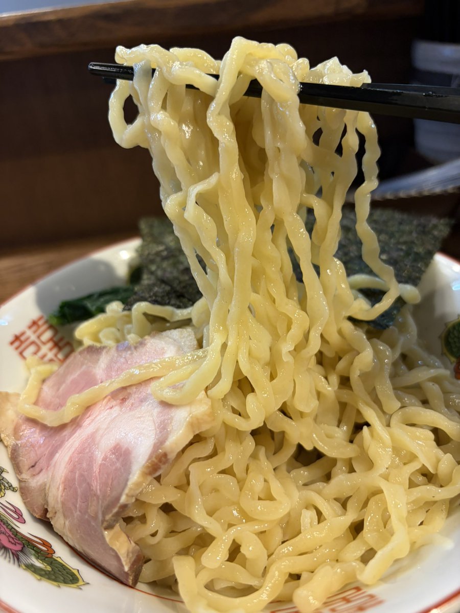 kadochansc's tweet photo. らー麺屋バリバリジョニー@行徳
純地鶏塩つけ麺〜ワンタンのせ〜　大盛
地鶏の風味、旨味が詰まった透明感溢れる塩清湯スープに小振りですがしっかりと味付けされた肉、海老雲呑が一個づつ…
モチピロ手揉み麺がピッタリ👍
デフォの白湯とは違う旨さ💕
雲呑がめちゃ旨っ！
ジョニーさんの清湯も最高🤞 https://t.co/jZPEMVepP0