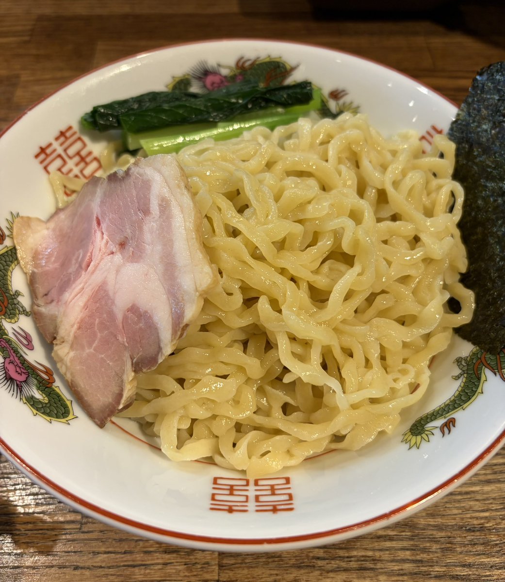 kadochansc's tweet photo. らー麺屋バリバリジョニー@行徳
純地鶏塩つけ麺〜ワンタンのせ〜　大盛
地鶏の風味、旨味が詰まった透明感溢れる塩清湯スープに小振りですがしっかりと味付けされた肉、海老雲呑が一個づつ…
モチピロ手揉み麺がピッタリ👍
デフォの白湯とは違う旨さ💕
雲呑がめちゃ旨っ！
ジョニーさんの清湯も最高🤞 https://t.co/jZPEMVepP0