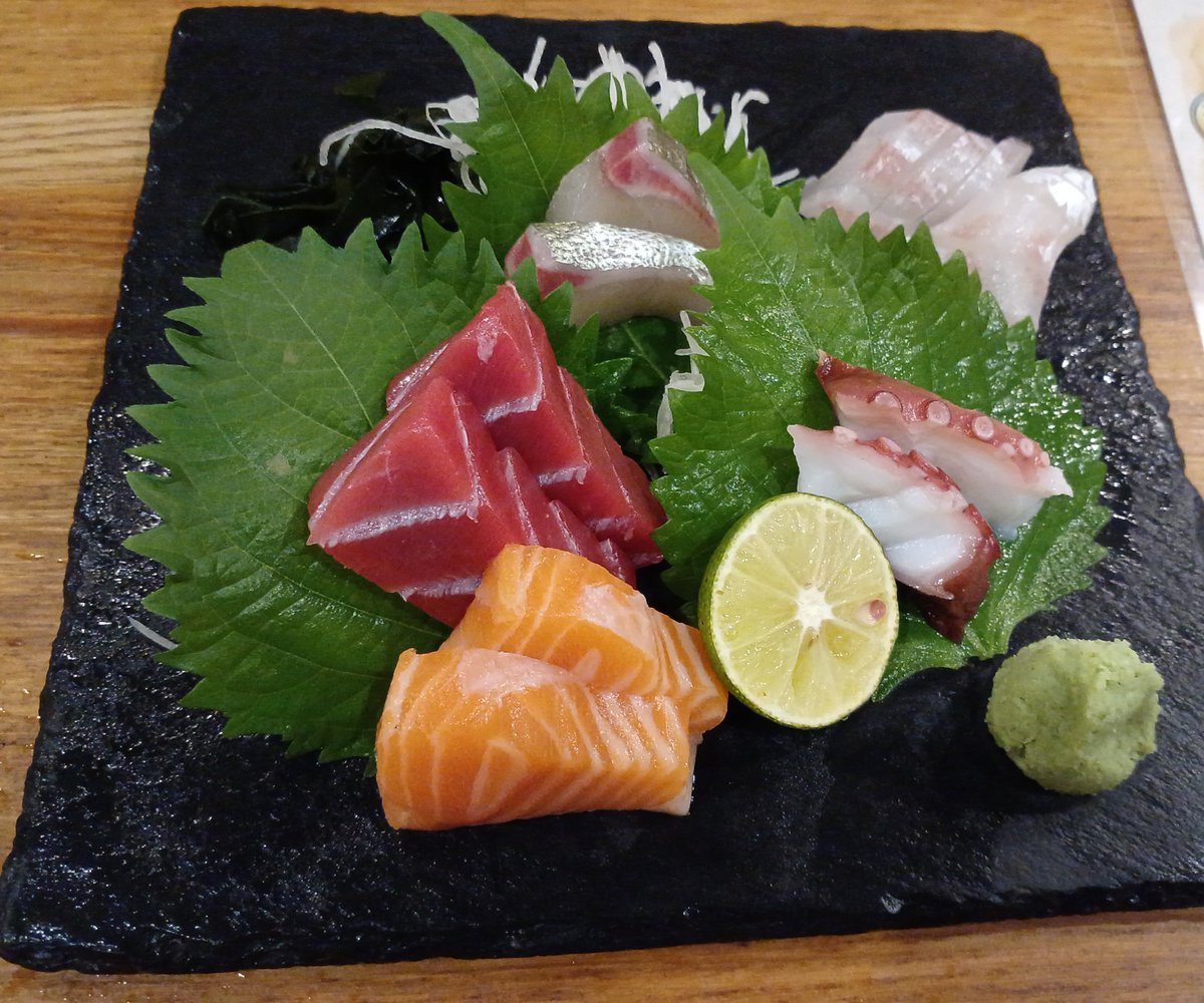 reina_01234's tweet photo. 串カツと居酒屋にも行きました！〆は、ケーキとカラオケ！
少し早いけど誕生日おめでとうって事で急遽、こんなショボイ、ケーキしか用意出来なかった💧
めちゃくちゃ楽しかったわ😁 https://t.co/U8HtHPJXDi