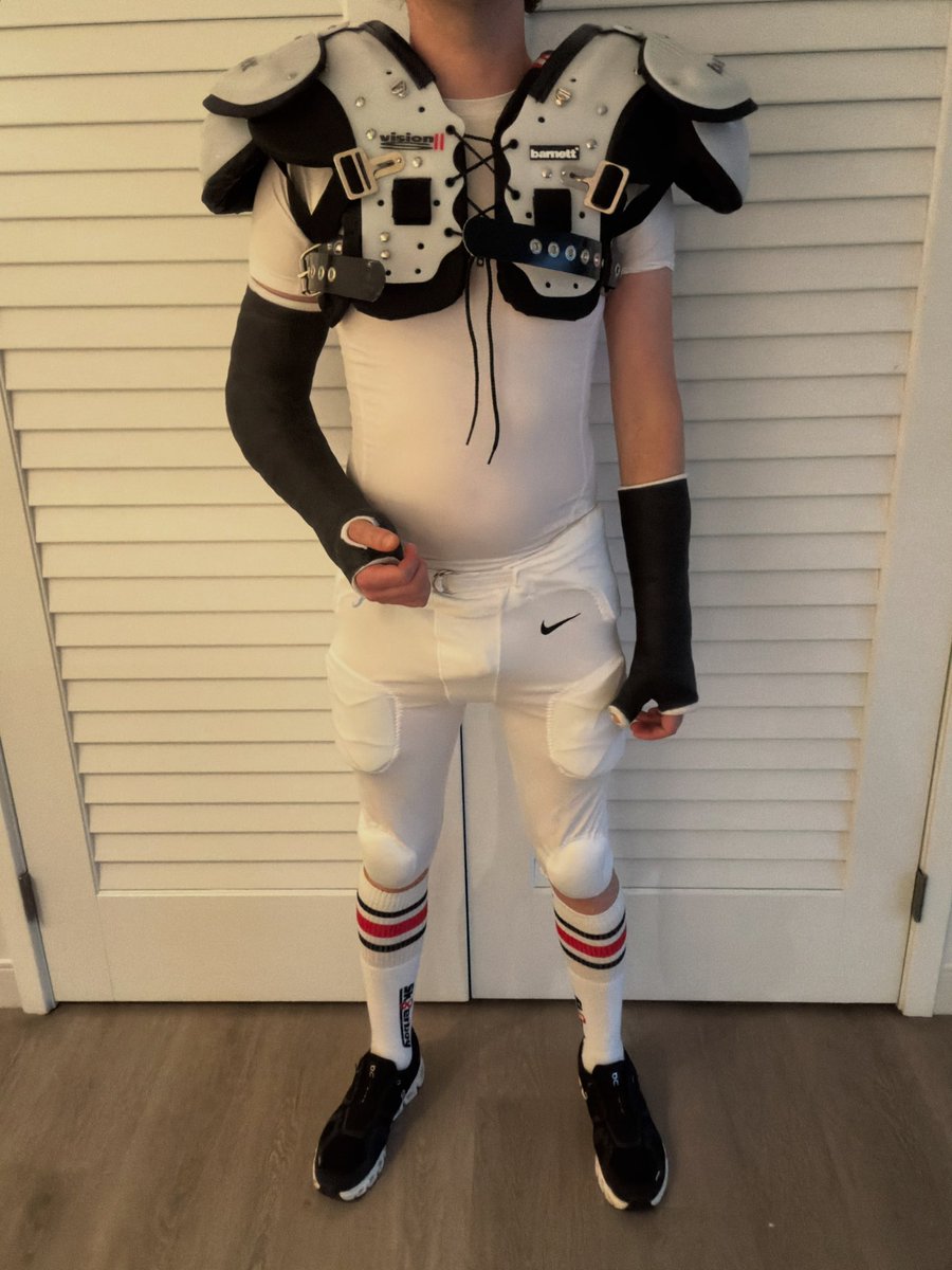 br0ken_br0's tweet photo. Benched for the season https://t.co/fQeZMIpXtD
