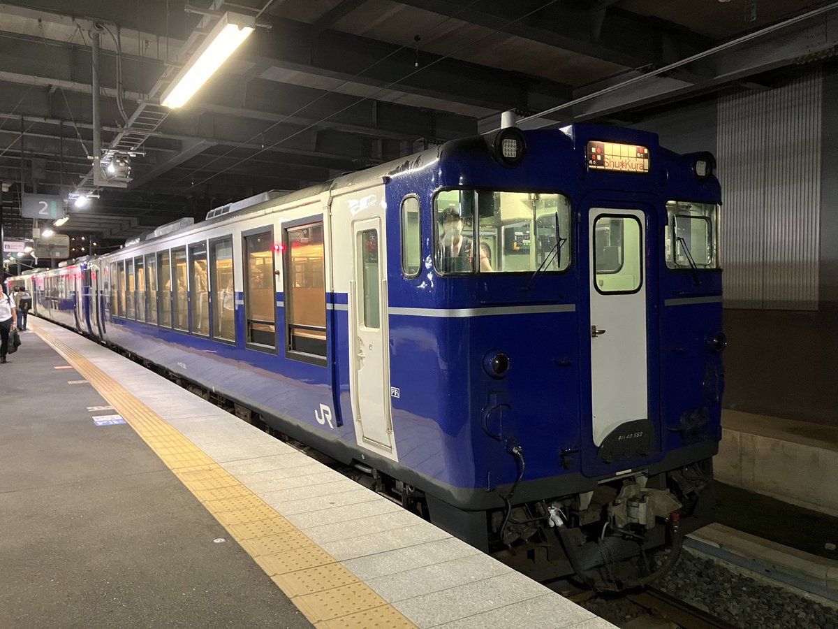 T400kei's tweet photo. E653あれだけカラバリあってしょっちゅう甲種来てSLをはじめとする観光列車いっぱいいて3セクもあって貨物もいろんな釜いて工場線もあって新潟にしかいないような特殊仕様普通列車いるのに撮るものがないつまらないとか言ってるやつは多分だけど国鉄時代に生きててもつまらないと思う。 https://t.co/Qy1ukAbEWr