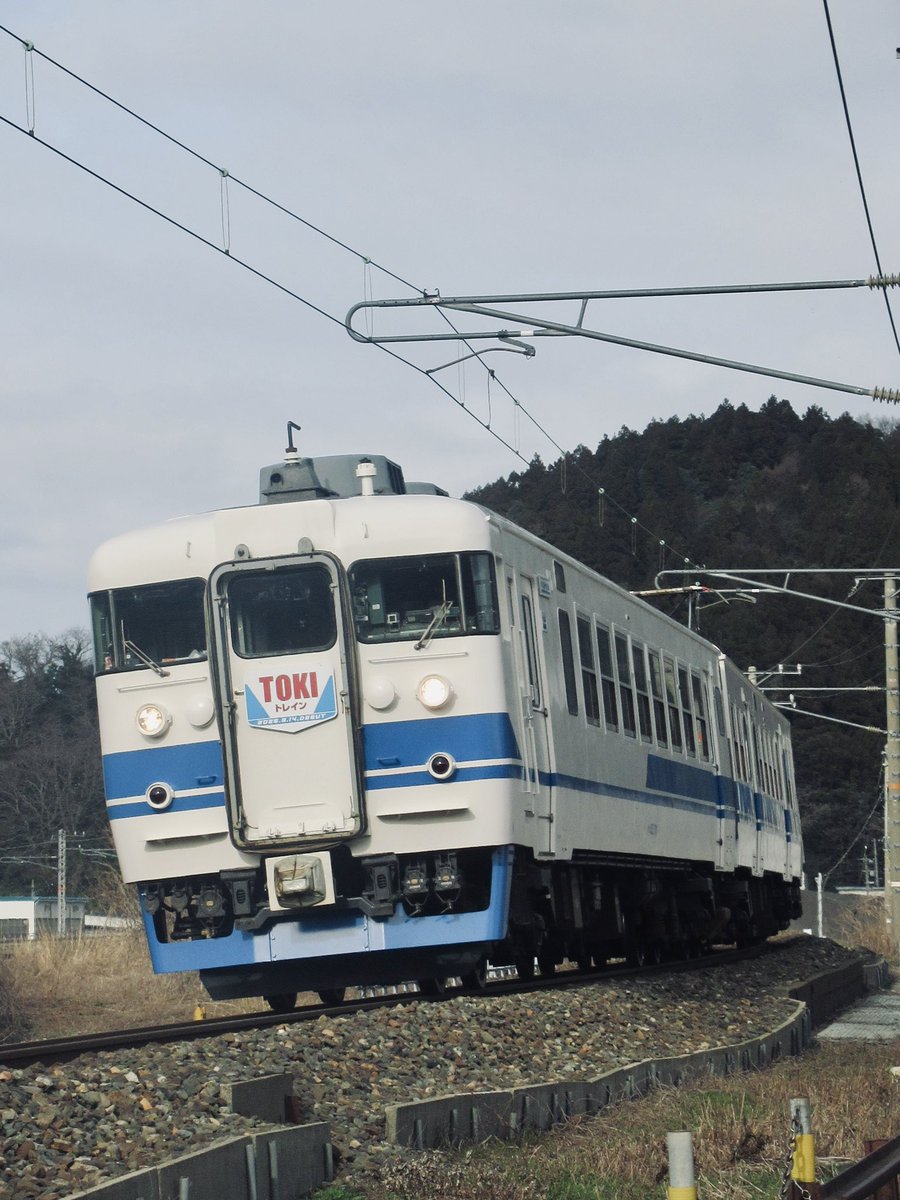 T400kei's tweet photo. E653あれだけカラバリあってしょっちゅう甲種来てSLをはじめとする観光列車いっぱいいて3セクもあって貨物もいろんな釜いて工場線もあって新潟にしかいないような特殊仕様普通列車いるのに撮るものがないつまらないとか言ってるやつは多分だけど国鉄時代に生きててもつまらないと思う。 https://t.co/Qy1ukAbEWr