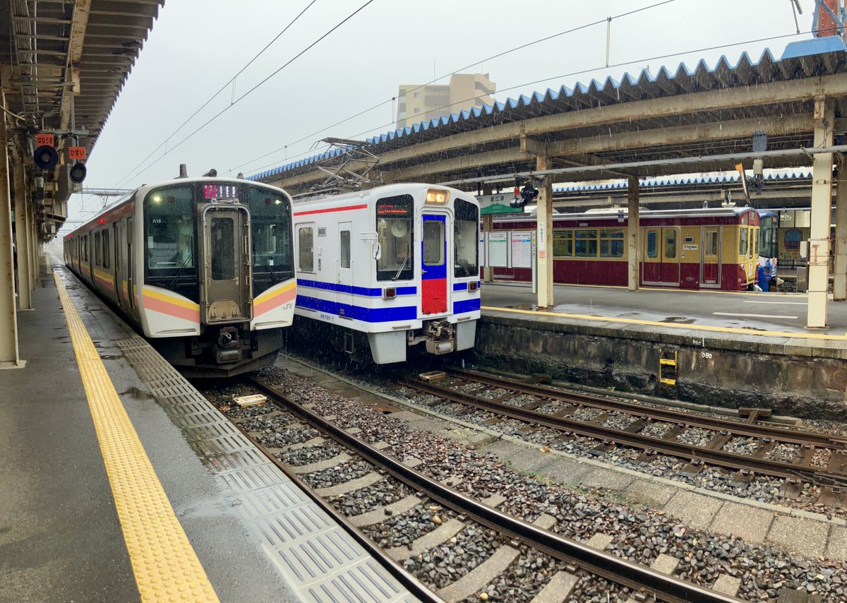 T400kei's tweet photo. E653あれだけカラバリあってしょっちゅう甲種来てSLをはじめとする観光列車いっぱいいて3セクもあって貨物もいろんな釜いて工場線もあって新潟にしかいないような特殊仕様普通列車いるのに撮るものがないつまらないとか言ってるやつは多分だけど国鉄時代に生きててもつまらないと思う。 https://t.co/Qy1ukAbEWr