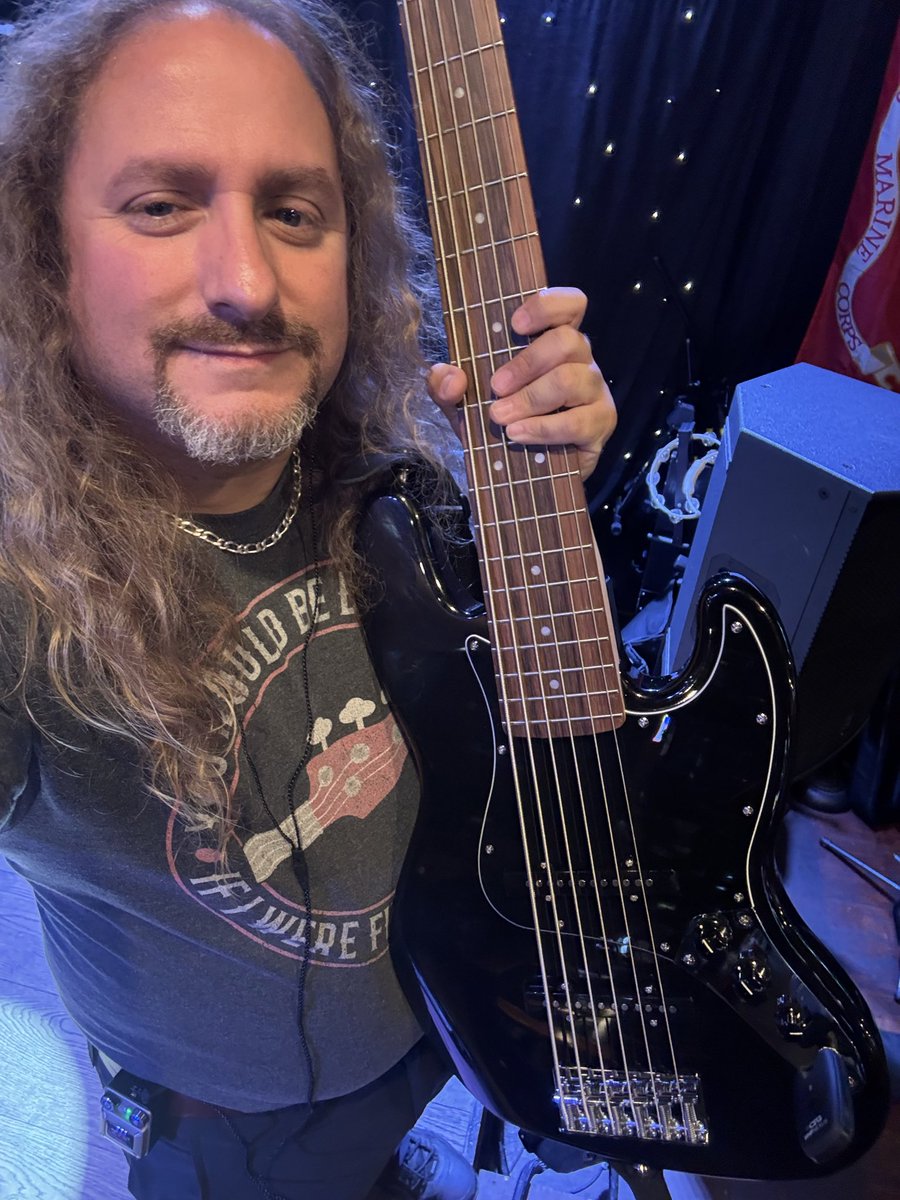 EmiMartinez583's tweet photo. Broke in the new Fender/Squier Jazz Bass VI at a show! I DIG IT! 🤘🏻❤️‍🔥 @Fender #bass #MoreThanFour #rock https://t.co/e5KM7k7J7B