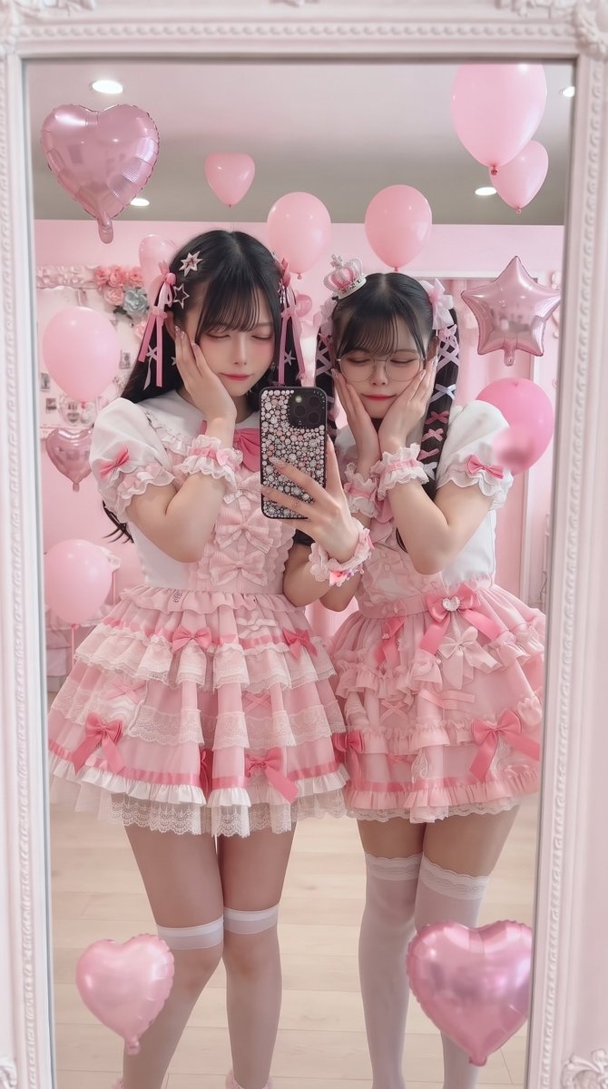aonoshion's tweet photo. こんにちは!!
かなり珍しいねこの格好🤩
パインちゃんのイベント参加しま～す!!🌟3枚目だけチャッピーよ💫
#るりなとパインのkawaiiworld https://t.co/zHI6UAGkMJ