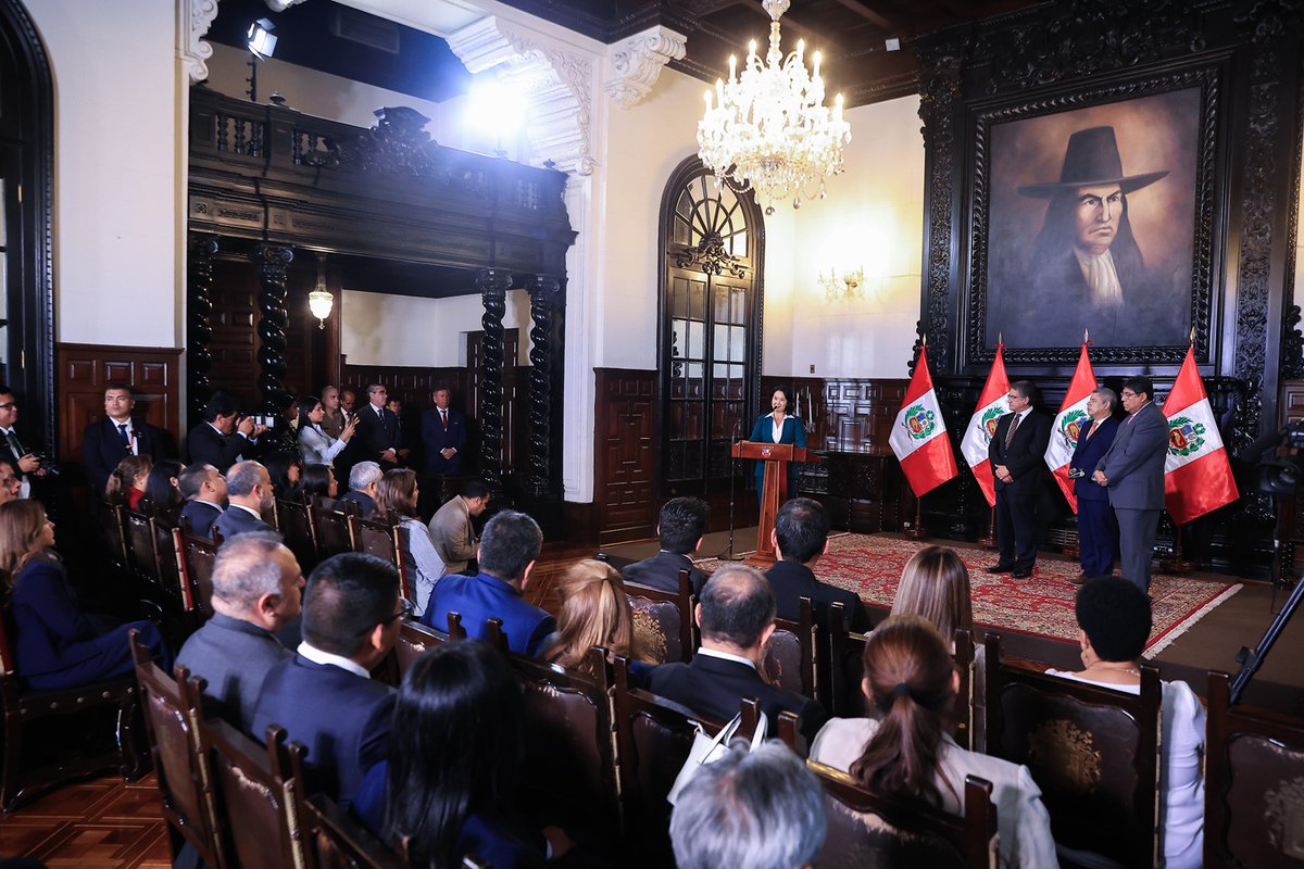 prensaperupe's tweet photo. 🇵🇪La Remuneración Mínima Vital sube a 1.230 en octubre y a 1.300 tras 'Fenómeno El Niño'. Avance dice el Gobierno, pero ¿alcanza para vivir dignamente? Bono de 100 soles para la microempresas, ayuda necesaria pero solo por única vez.
https://t.co/7qy4mHqKzC https://t.co/Ic7kE8HiZA