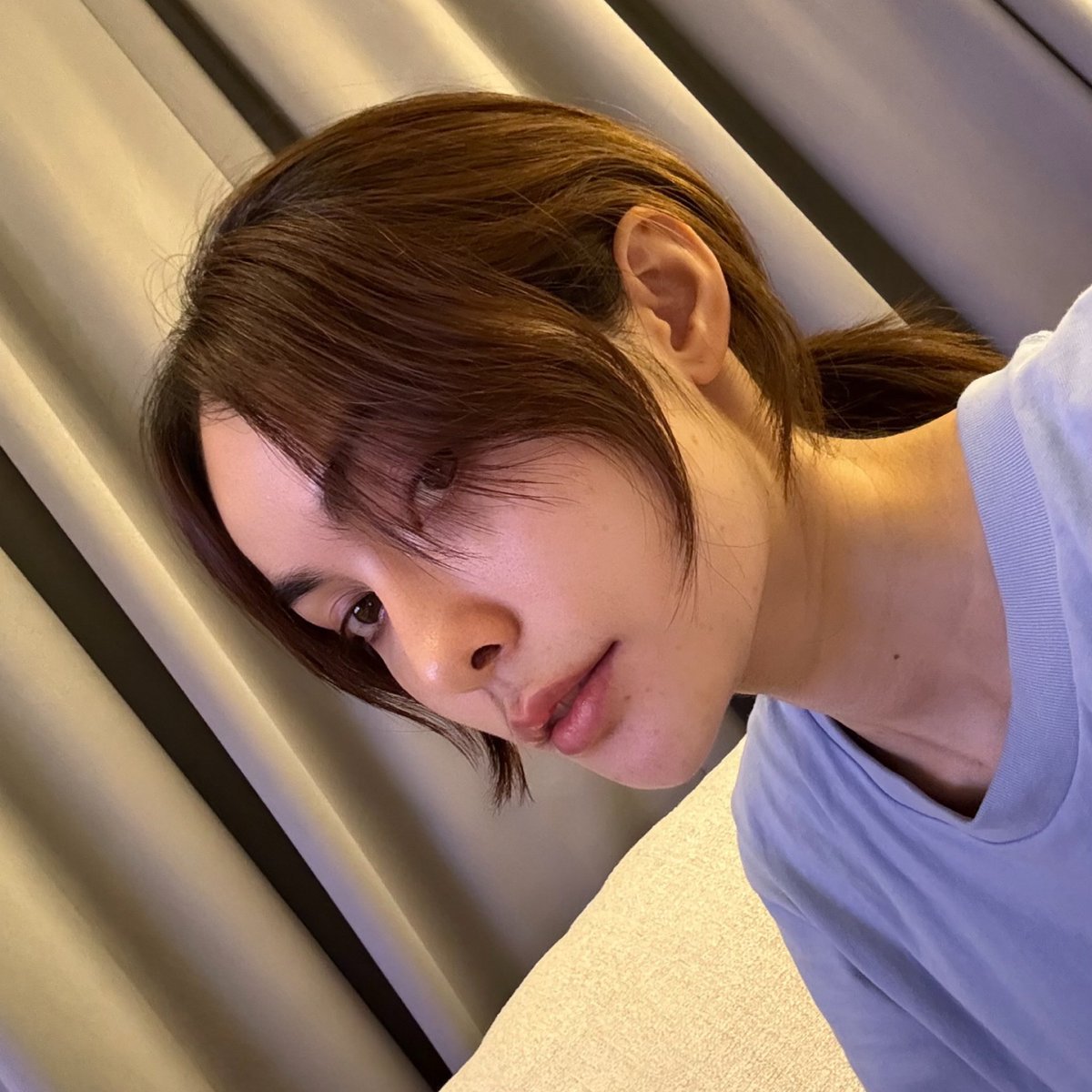Siri_si17's tweet photo. อยากมีแฟนน่าตาดีแบบนี้ว่ะ🙂‍↔️ https://t.co/zA3xMFpbJ1