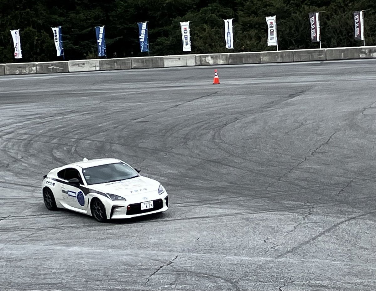 ouac_306's tweet photo. FormulaGymkhana Rd.3　無事に終了しました！
結果は予選18位でした。全国出場はできませんでしたが、ドライバー全員初めてのジムカーナで全力を出し切ることができました。
関係者の皆様、本当にありがとうございました！
#formulagymkhana
#フォーミュラジムカーナ https://t.co/xOlWOiK8bK
