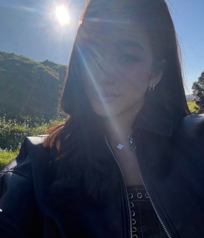 mkhygge's tweet photo. NEW AIAH SELFIE PLS SHE’S SO PRETTY 😩 https://t.co/4jVmGyfAAm