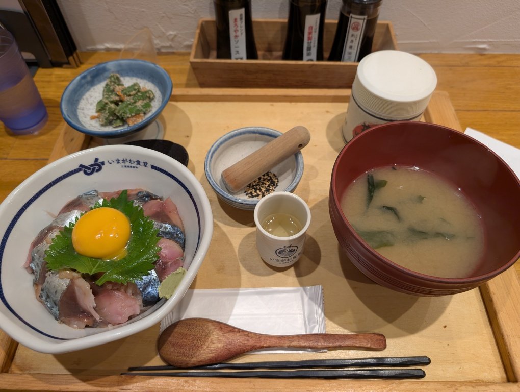452tetsu's tweet photo. 今日のお昼ご飯「ゴマサバ丼」 https://t.co/IRNt6nwO4X