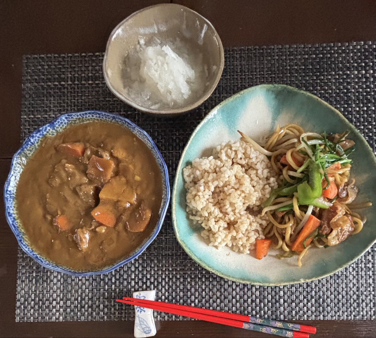 oomama445's tweet photo. 今日一日しっとり日かな
楽しみの昼食はカレーと焼きそばです
欲張り婆さんですねー https://t.co/ovVPLeMomp