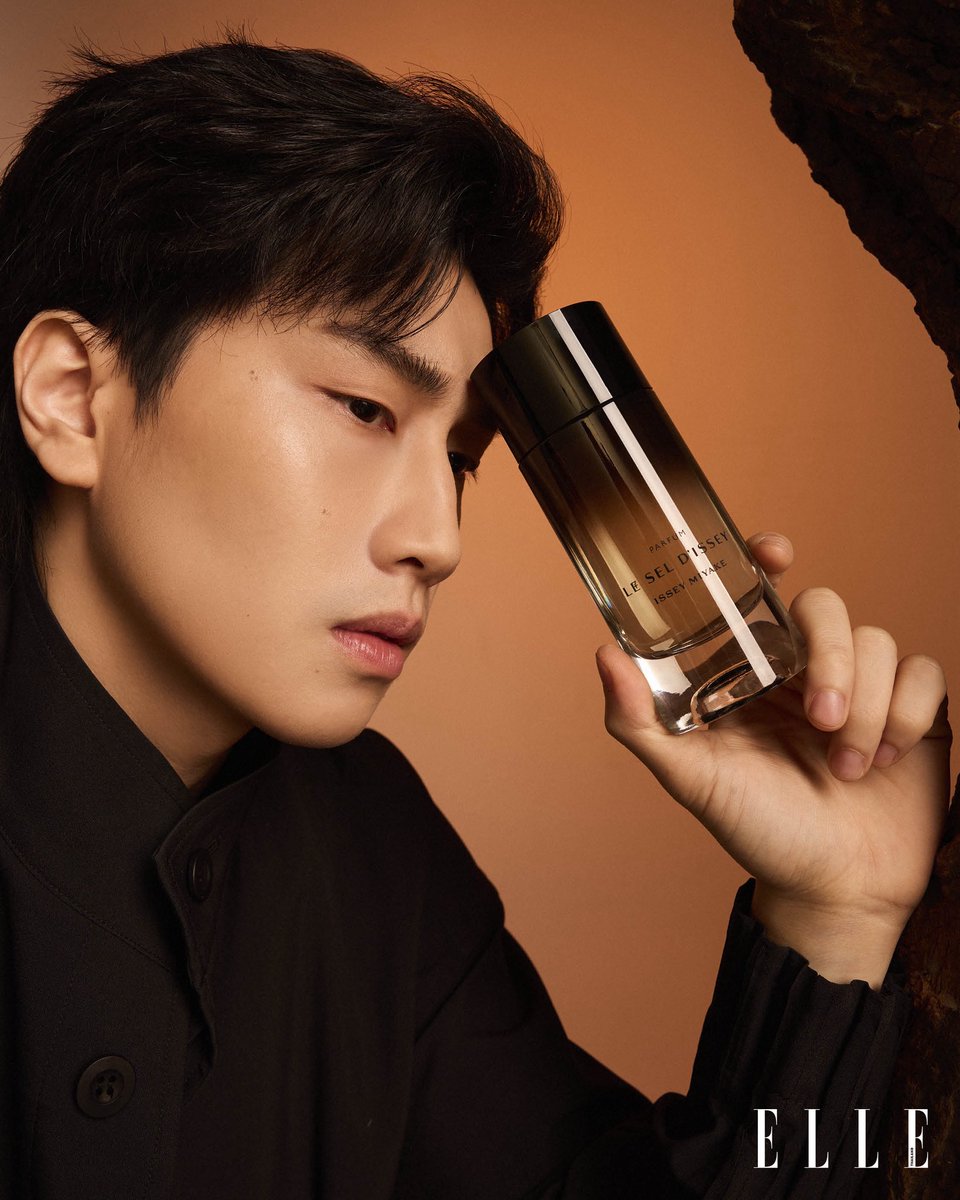 ELLEThailand's tweet photo. #ELLEDigitalCover Le Sel D’Issey Parfum จาก Issey Miyake มากับคาแรคเตอร์ที่โดดเด่น สุขุม และน่าค้นหาเช่นเดียวกับ ไบเบิ้ล วิชญ์ภาส ผสานส่วนผสมอย่างเกลือ หญ้าฝรั่น ก่อนจะปิดท้ายด้วกลิ่นของไม้หอมสีเข้ม

#ELLEThailand 
#isseymiyakeparfumsTH
#leseldisseyparfum
#BibleWichapas https://t.co/AzzfUyxUtf