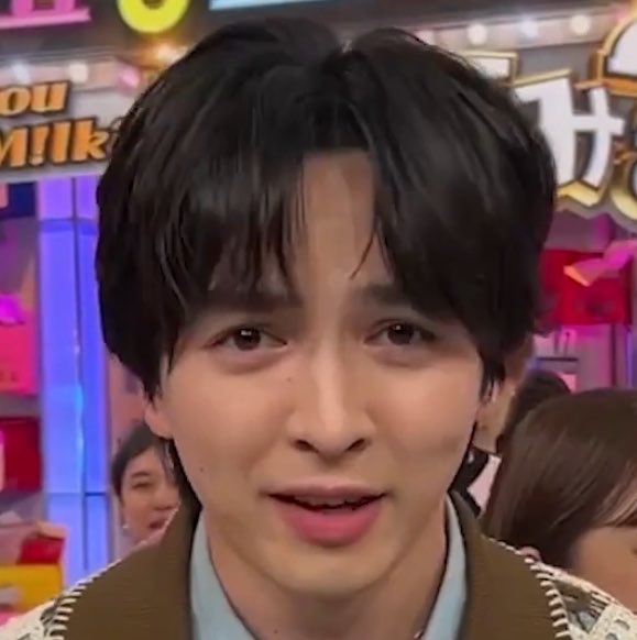 yj_h99's tweet photo. ⬅️お悩みを解決するお顔　お悩みを相談するお顔➡️ https://t.co/wJvu5HH6o4