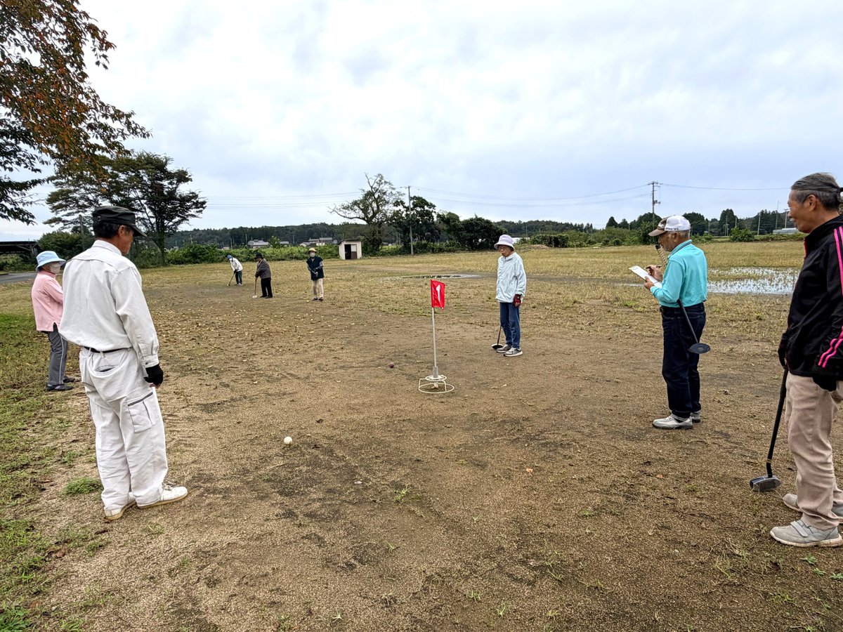 minamisomask's tweet photo. 生活支援コーディネーターは、鹿島区の角川原行政区で偶然見かけた集まりにおじゃましました🙌
何の集まりですか？と問うと、「グラウンドゴルフ愛好会だよ😊」と笑顔で教えてくれました✨週２回集まって身体を動かしたり、情報交換をしたりと交流を持っているそうです🍀 https://t.co/qWjhg9LO1w