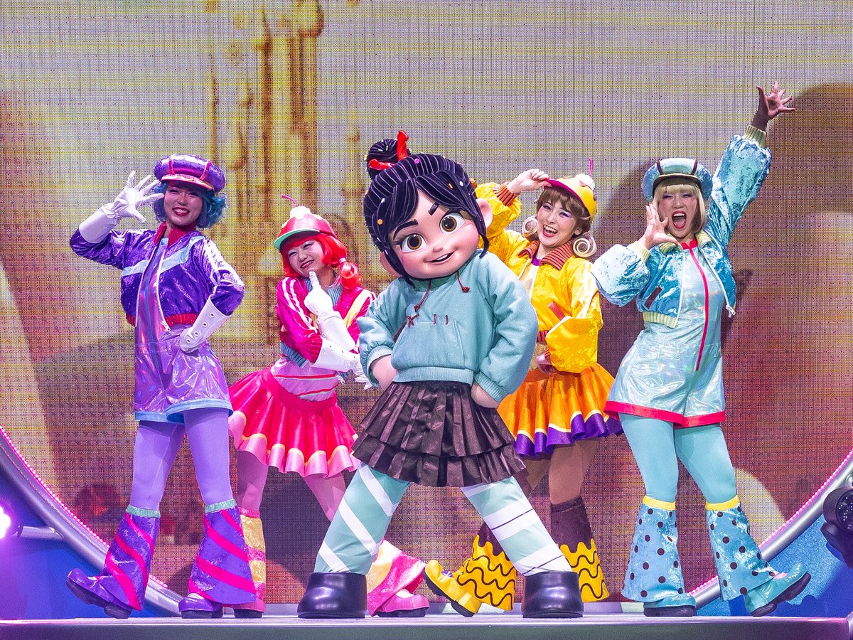 DtimesJP's tweet photo. 東京ディズニーランド「The D-Groovationz4 Live: Happy! Funky! Groovy! Tour」
舞台は『シュガー・ラッシュ』の世界へ！
ヴァネロペとミニーが疾走感あふれるパフォーマンスを披露☆
https://t.co/kVD0DruKzs https://t.co/R3ISUZyqy6