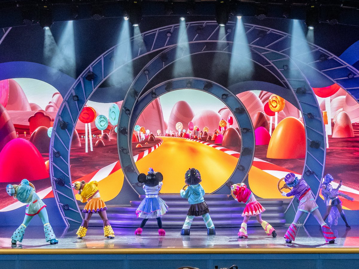 DtimesJP's tweet photo. 東京ディズニーランド「The D-Groovationz4 Live: Happy! Funky! Groovy! Tour」
舞台は『シュガー・ラッシュ』の世界へ！
ヴァネロペとミニーが疾走感あふれるパフォーマンスを披露☆
https://t.co/kVD0DruKzs https://t.co/R3ISUZyqy6