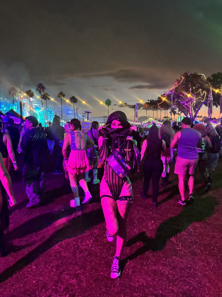 224bbygrl's tweet photo. a rave baddie https://t.co/agwNLPXAdy