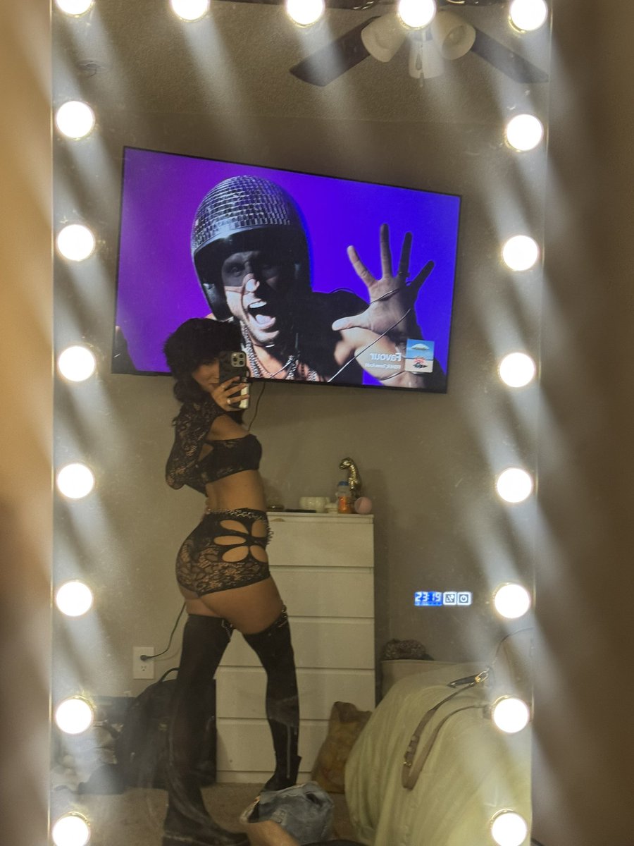 224bbygrl's tweet photo. a rave baddie https://t.co/agwNLPXAdy