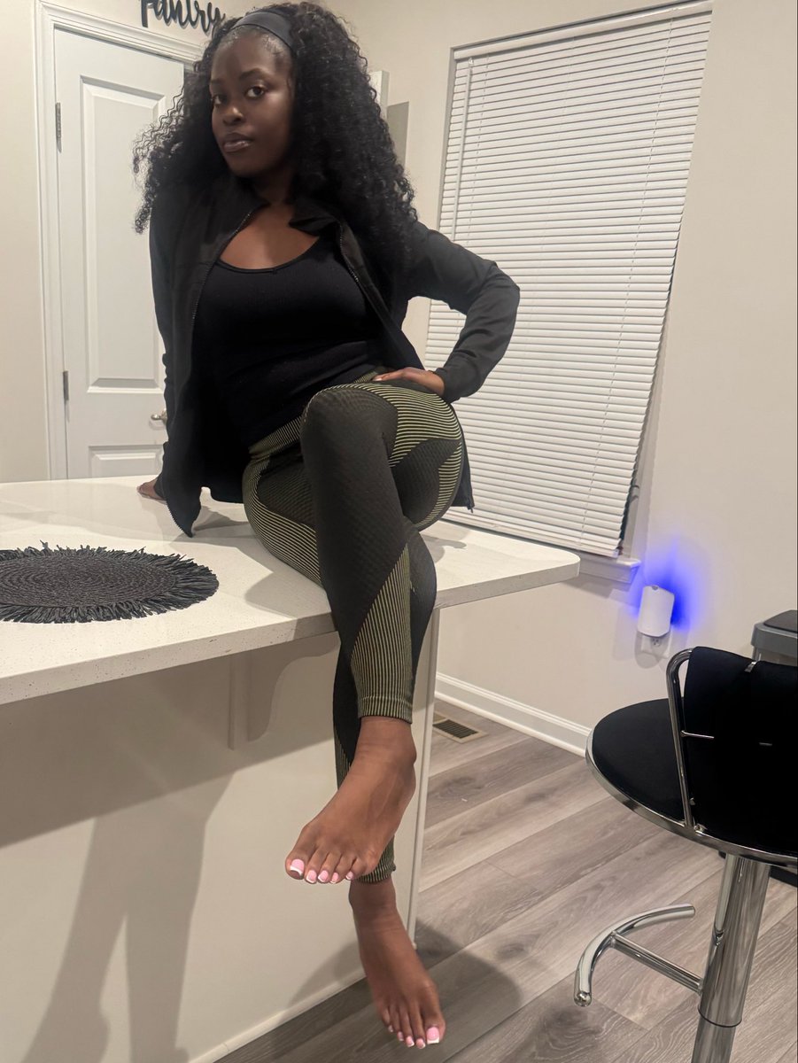 thingzchocolate's tweet photo. I might tease a little 😏 https://t.co/P2QzJKwO3r