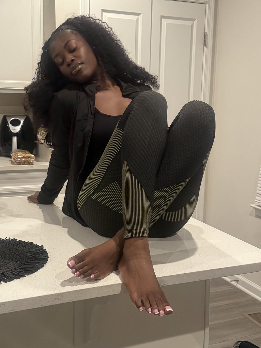 thingzchocolate's tweet photo. I might tease a little 😏 https://t.co/P2QzJKwO3r