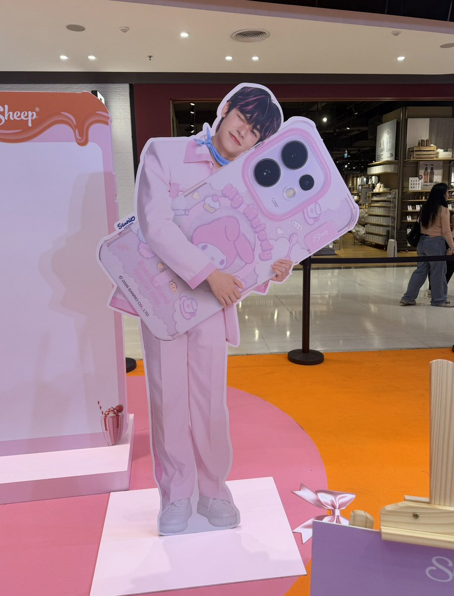 taaxwannnz's tweet photo. ฟ้องใครได้บ้าง ใครให้เด่กเร้กถือของหนักเนี่ยย ((เคสกับปิ๊ปตัวเท่ากันเลย5555555 เอนดูมาก)) https://t.co/PggU0iVmVJ